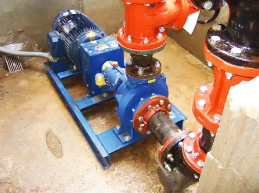 Opstelling van centrifugaalpomp voor vloeistofverplaatsing